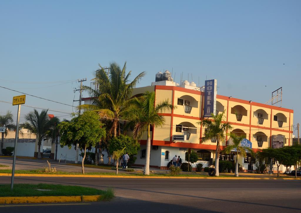 Hotel Las Fuentes Los Mochis Exterior foto