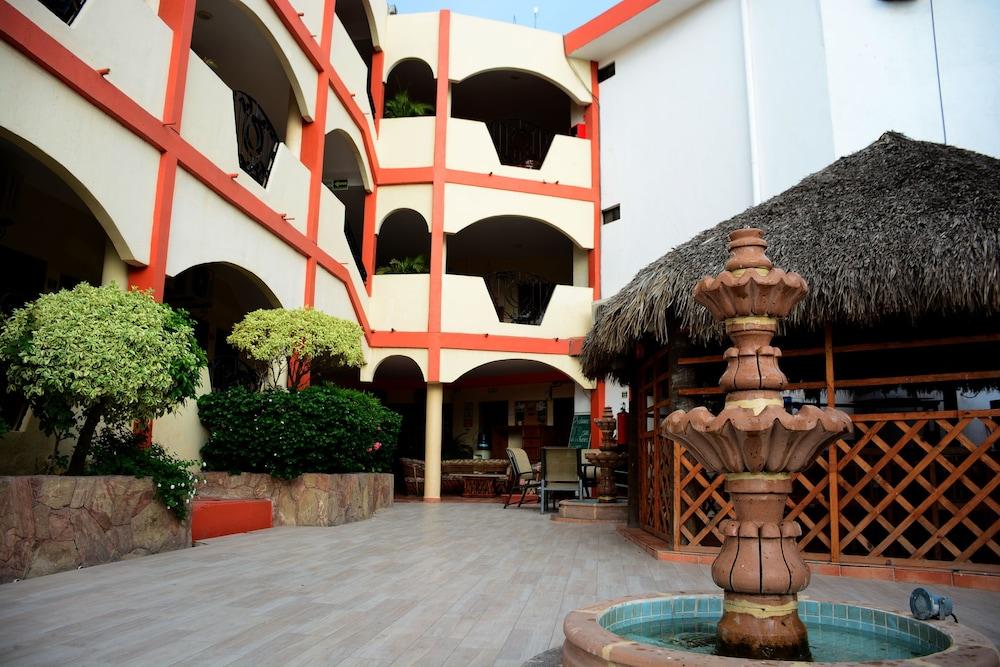 Hotel Las Fuentes Los Mochis Exterior foto