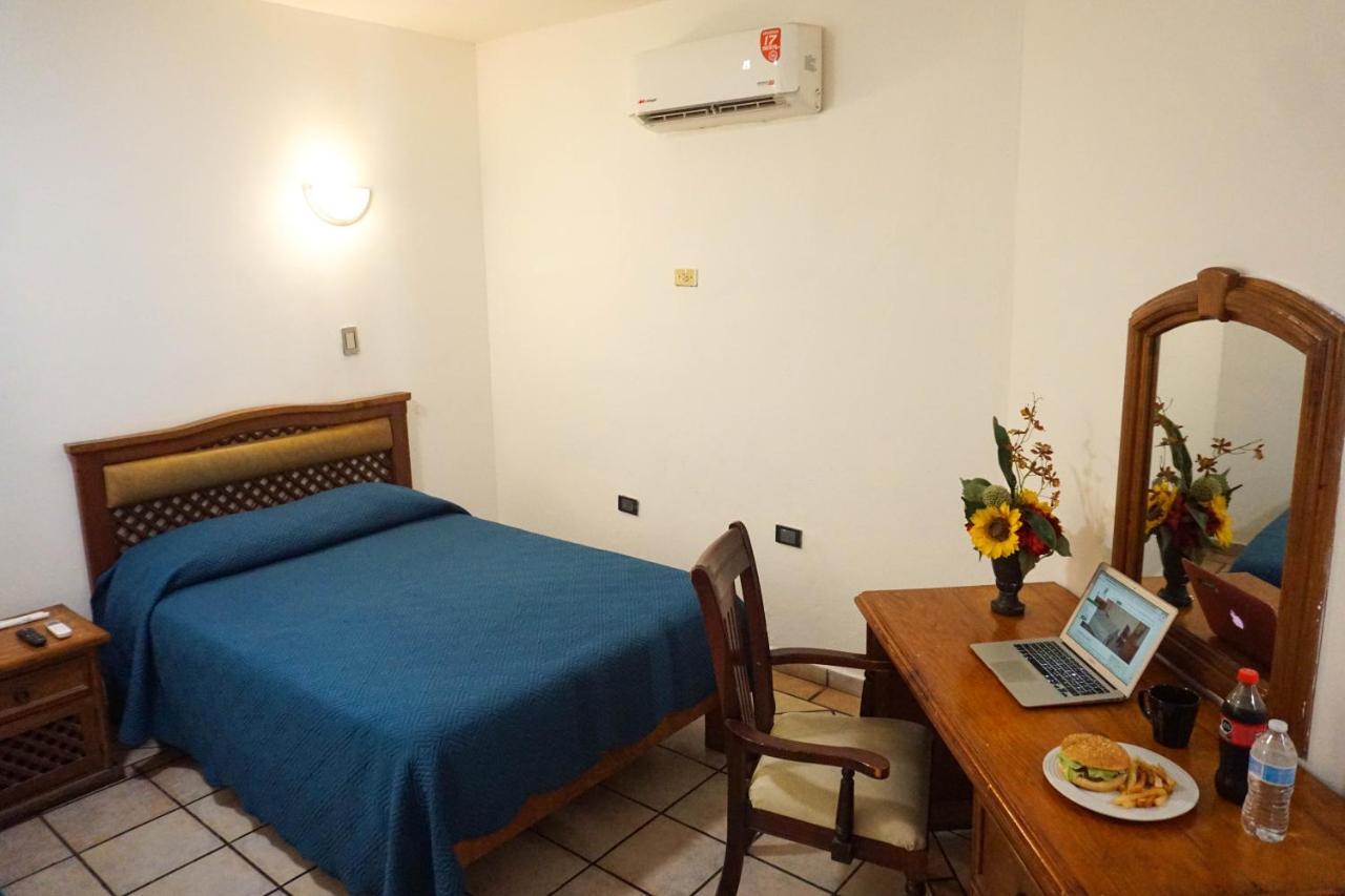 Hotel Las Fuentes Los Mochis Exterior foto